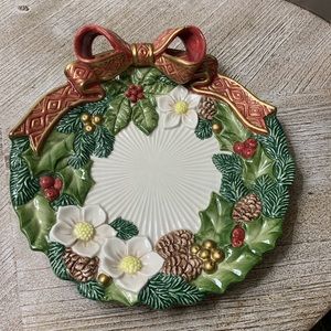 FITZ & FLOYD Decorative Christmas Rose Canape
Plate. 9 inches